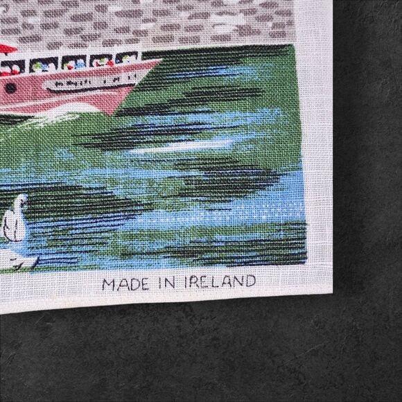 Vintage Windsor Castle Round Tower Linen Wall Hanging 31"x20" Irish Cabin - Picture 3 of 7